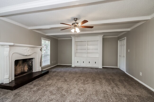 Building Photo - 1702 Corral Dr