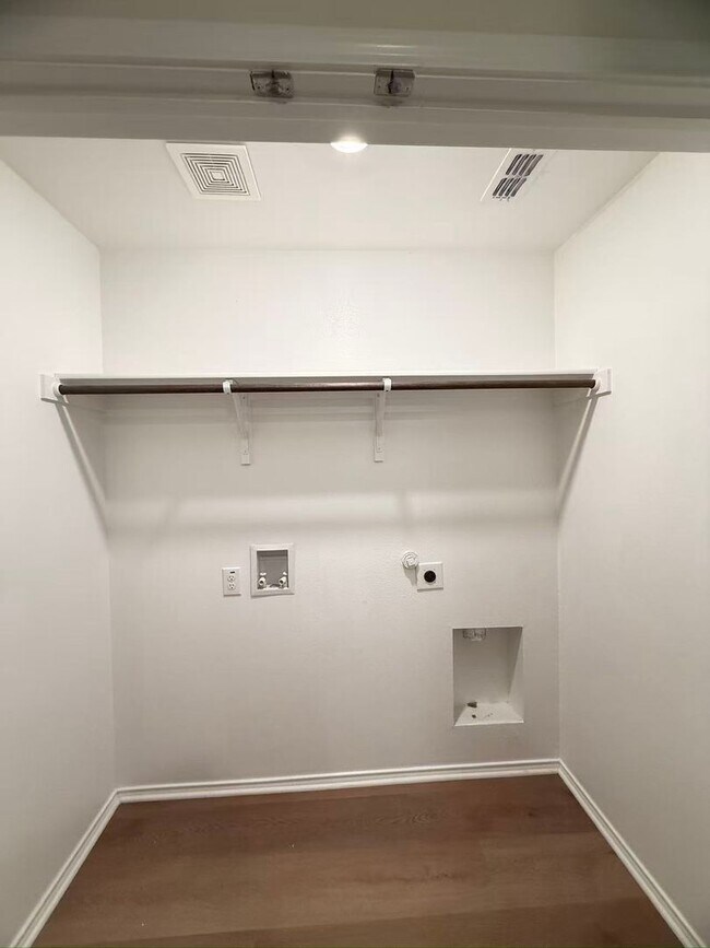 Building Photo - Adorable house in Crandall