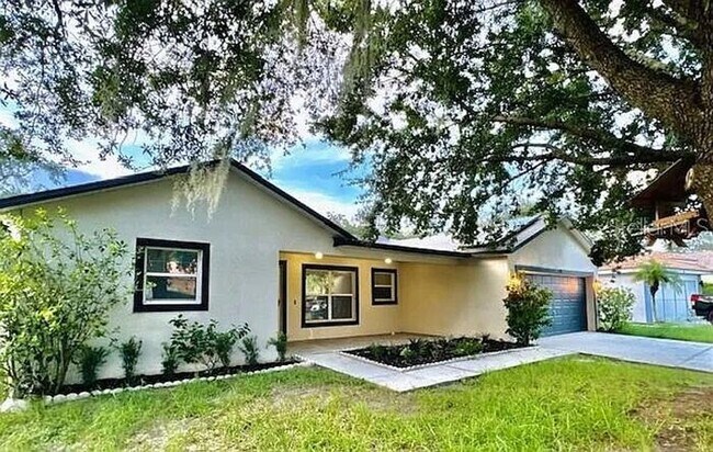 Building Photo - Welcome to Your Ideal Rental Retreat!