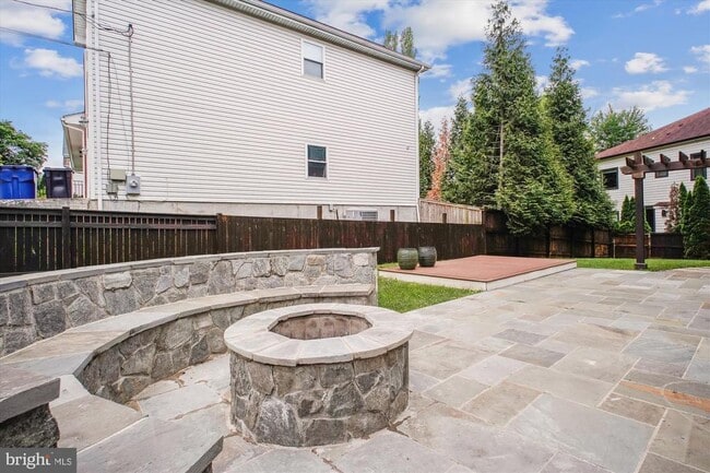 Building Photo - 1565 Hane St