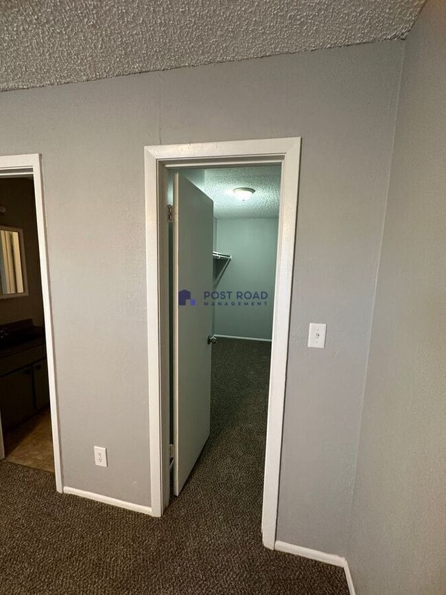 Building Photo - 501 W 27th St S