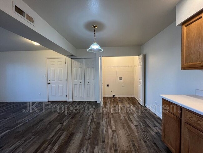 Building Photo - 1210 5th St S