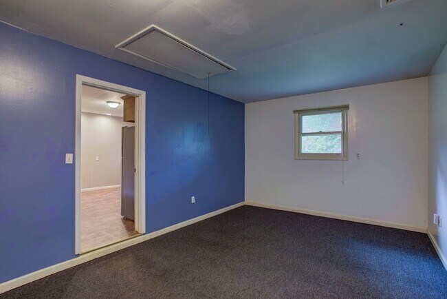 Building Photo - 2943 Weaver Rd