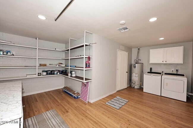 Building Photo - 10402 W Wininger Cir