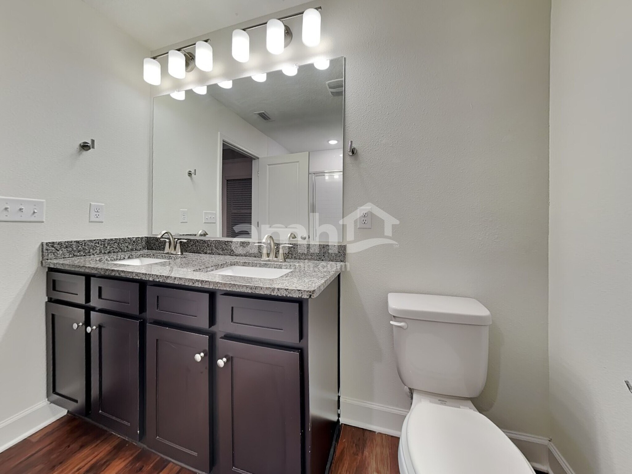 Building Photo - 998 Tan Tara Trl