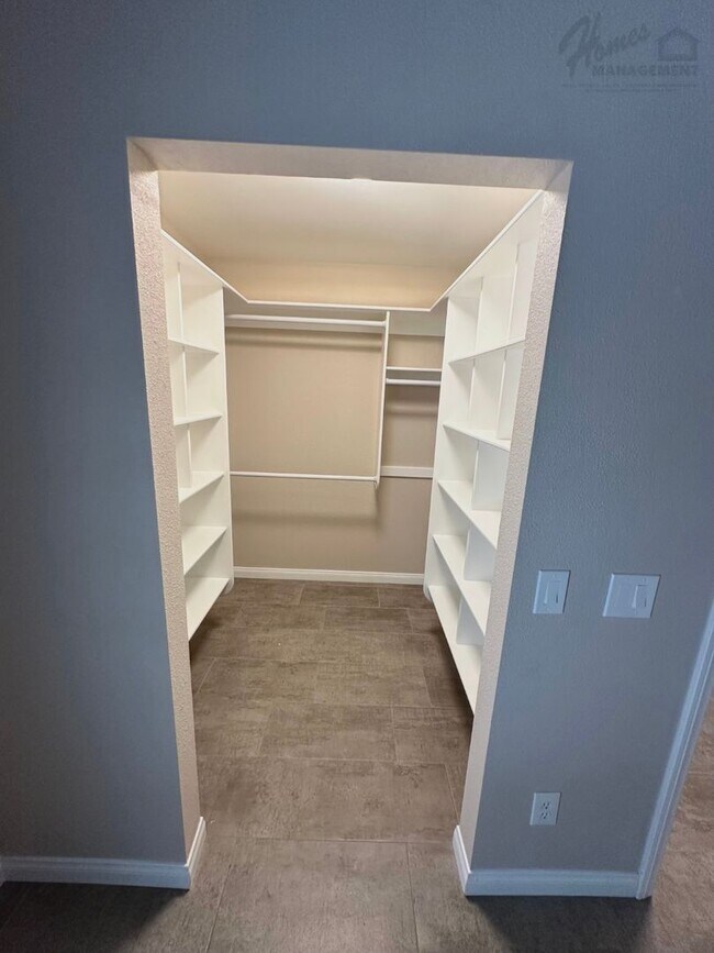 Building Photo - Homes Management - 3 Bed, 2 Bath House for Rent with Water/Trash Included