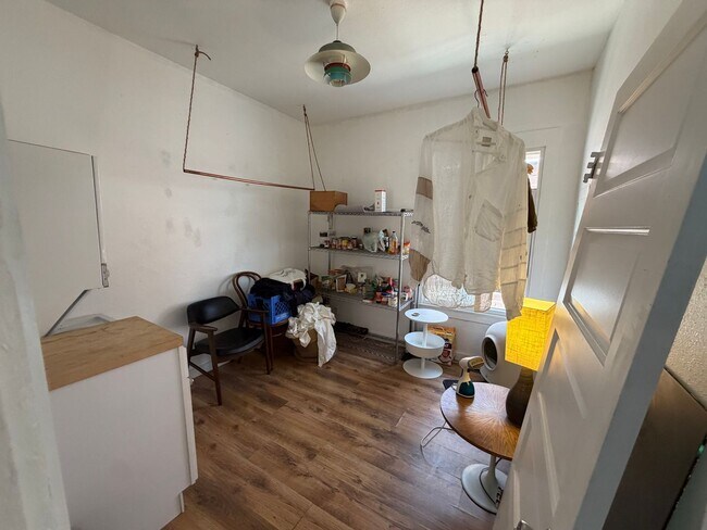 Building Photo - Charming 1,100 Sq Ft 2BR Home in South Park - Prime Seattle Location - Washer/Dryer in Unit!