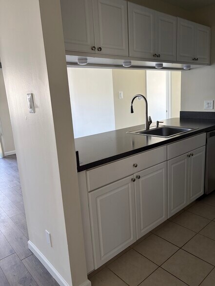 Building Photo - 706 The Woods