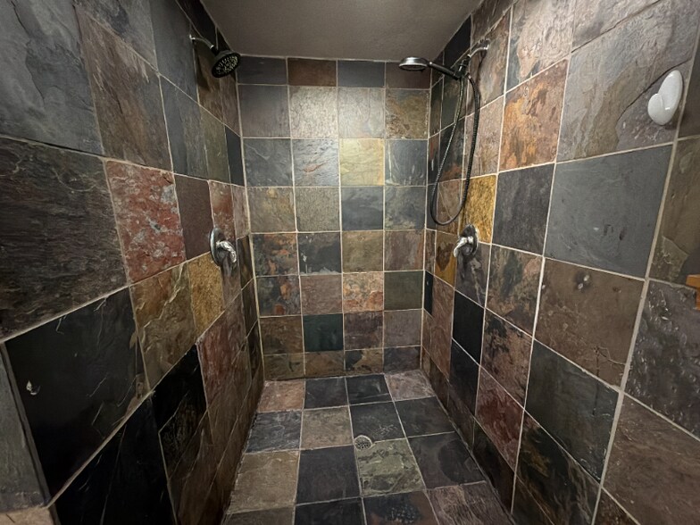 Building Photo - 8401 Peakview Dr