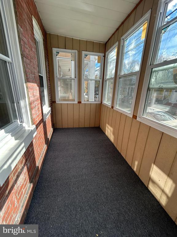 Building Photo - 640 Grand St