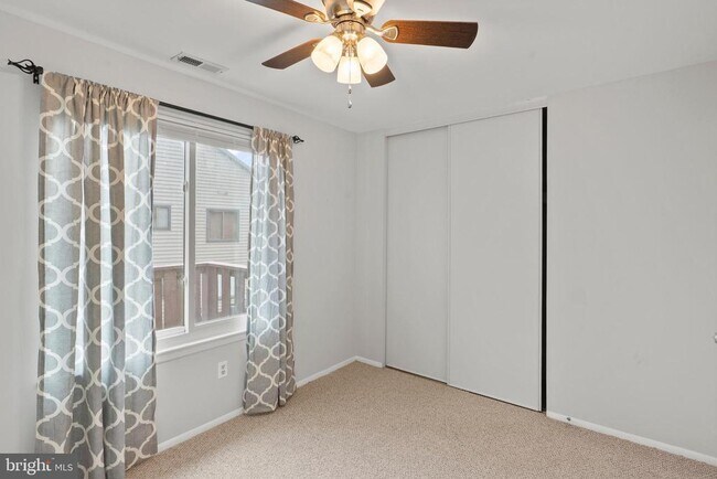 Building Photo - 4820B Aberdeen Dr