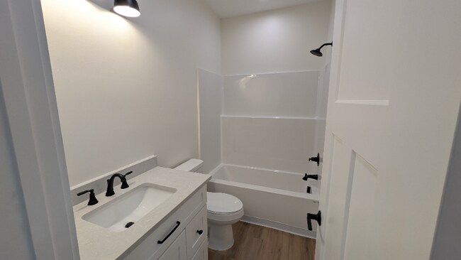 Building Photo - 115 Anile St