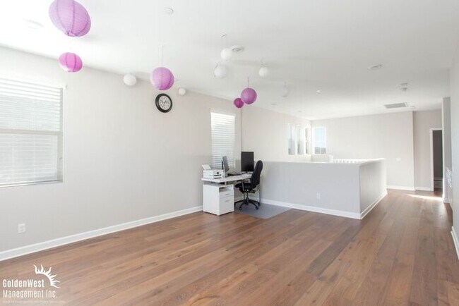 Building Photo - Stunning 5Bdm 3.5Ba Home in Escondido with...