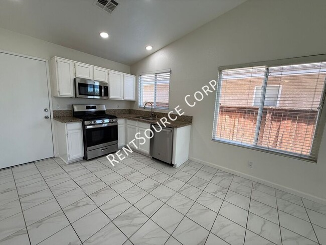 Building Photo - 2240 Westpark Dr