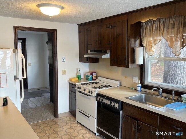 Building Photo - 71 Ellington Rd