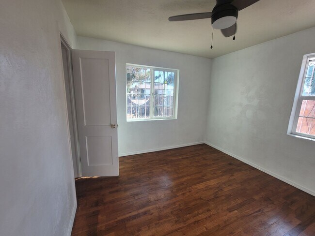 Building Photo - Ready to View!!
