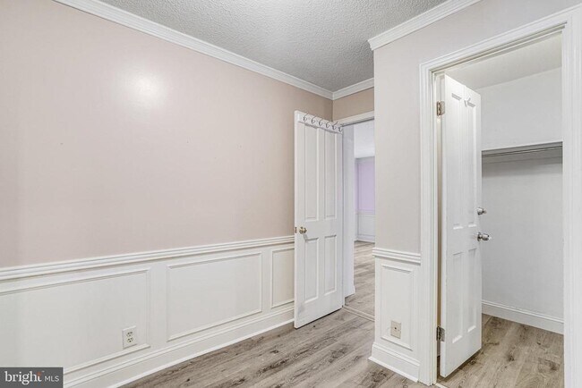 Building Photo - 205 Yoakum Pkwy