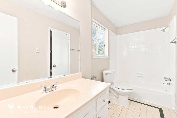 Building Photo - 8455 Magnolia Dr