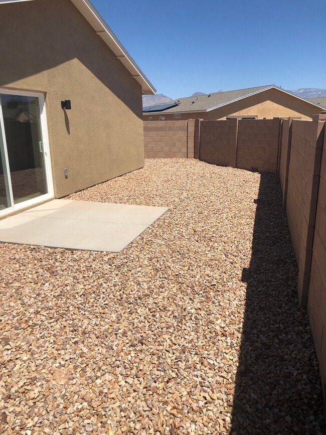 Building Photo - 2381 South Dr