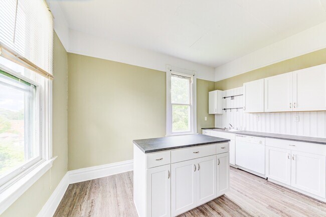 Building Photo - 15 St Thomas St