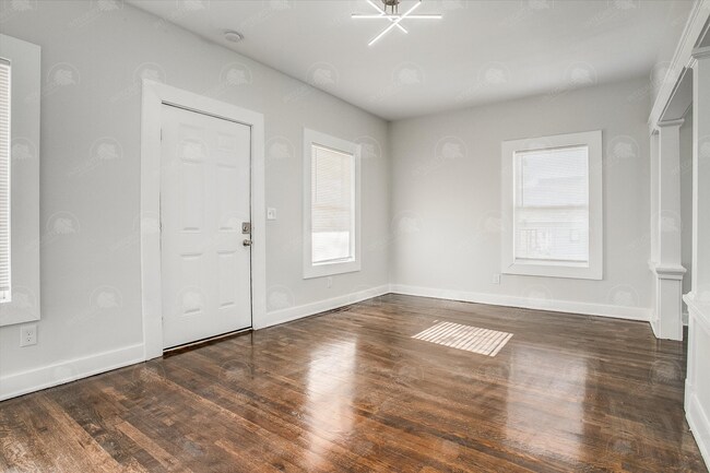 Building Photo - 812 Monroe Ave