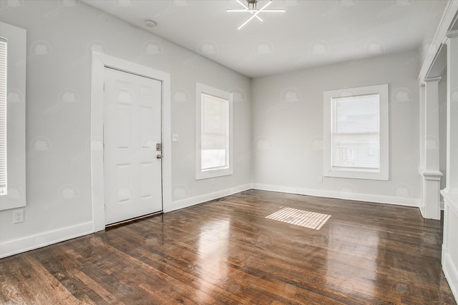 Building Photo - Come and see this GORGEOUS home!
