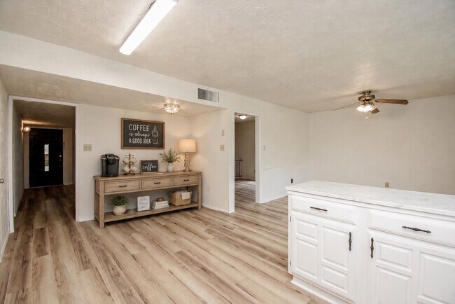 Building Photo - 702 Tara Plantation Dr
