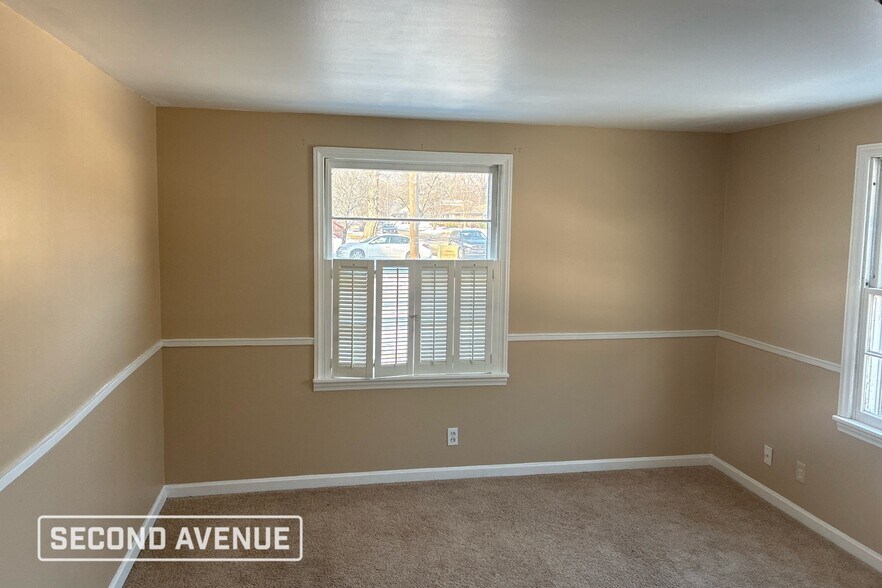 Building Photo - 900 S Spring St