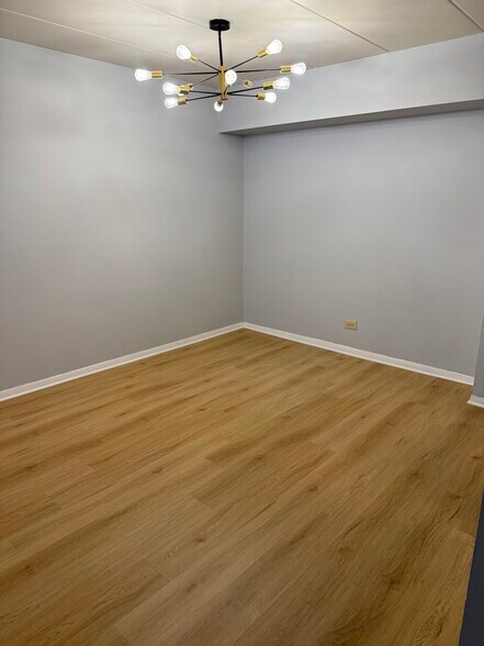 Building Photo - 300 S Roselle Rd