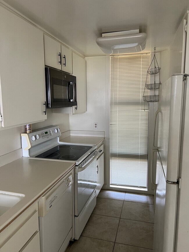 Building Photo - 4316 Marina City Dr