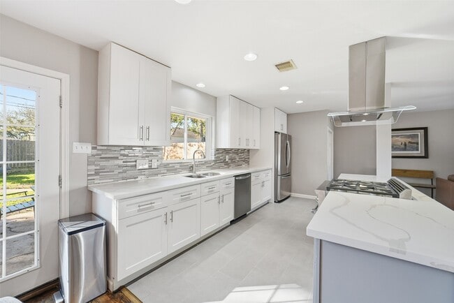 Building Photo - 2626 Willowby Dr