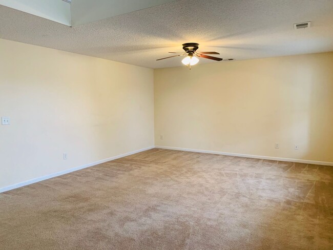 Building Photo - Home Available in Chartwell Estates