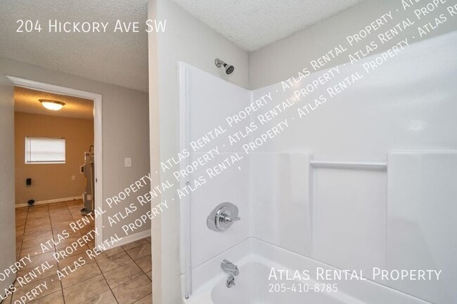 Building Photo - 204 Hickory Ave SW