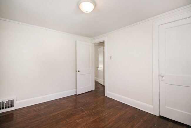 Building Photo - $1255 Two bedroom home with garage