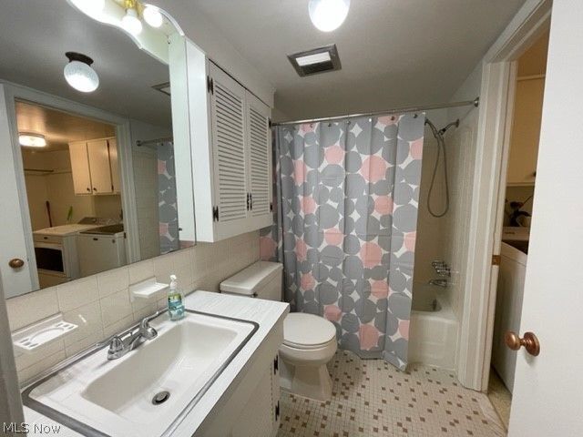 Building Photo - 6960 Carriage Hill Dr