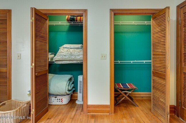 Building Photo - 2716 Oak St