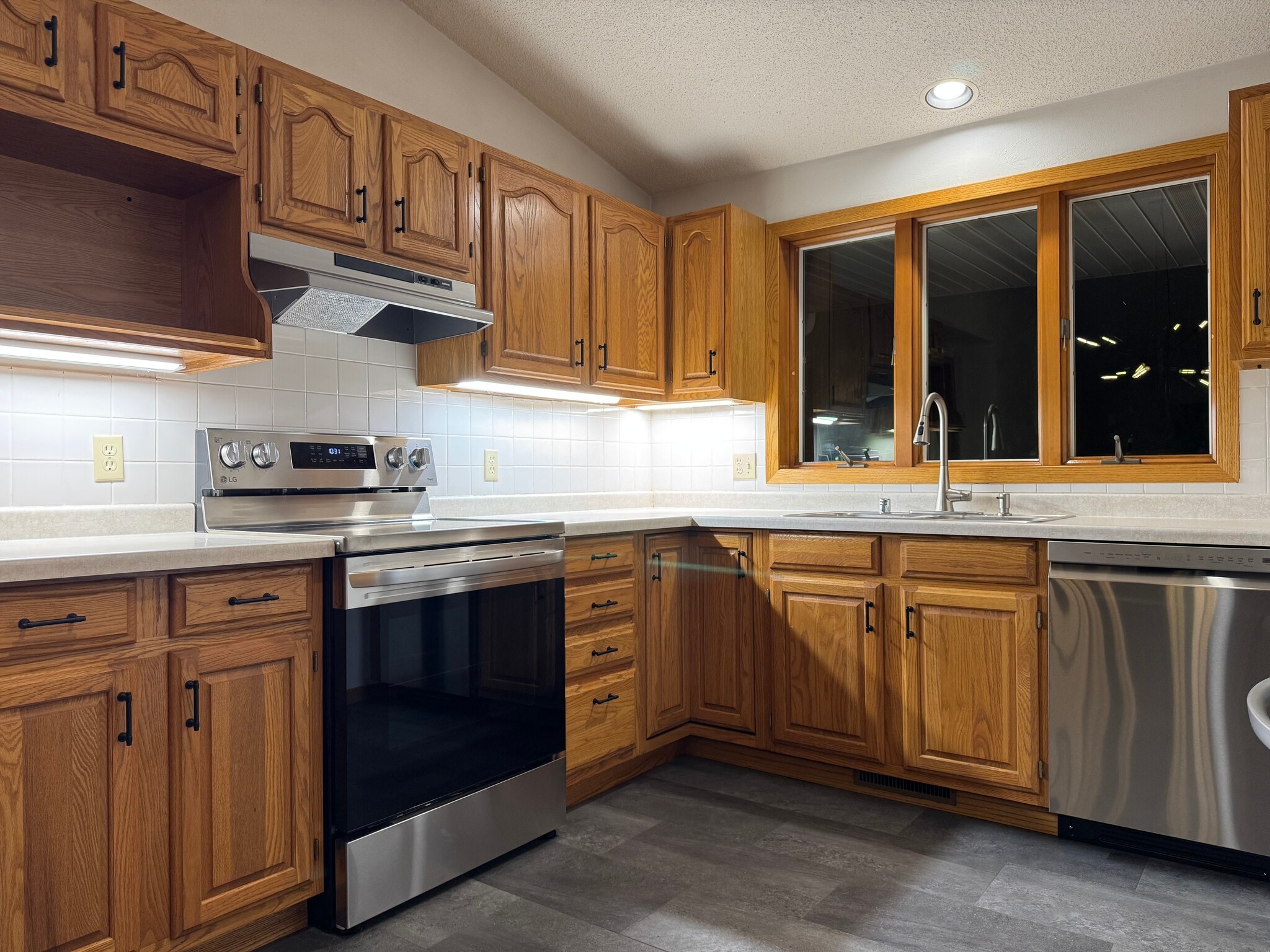 Building Photo - 2331 Skylark Drive