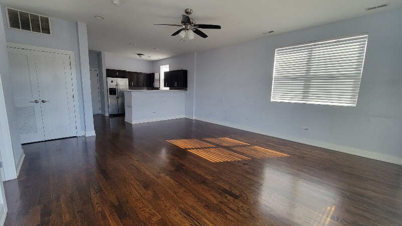 Primary Photo - 504 S Oakley Blvd