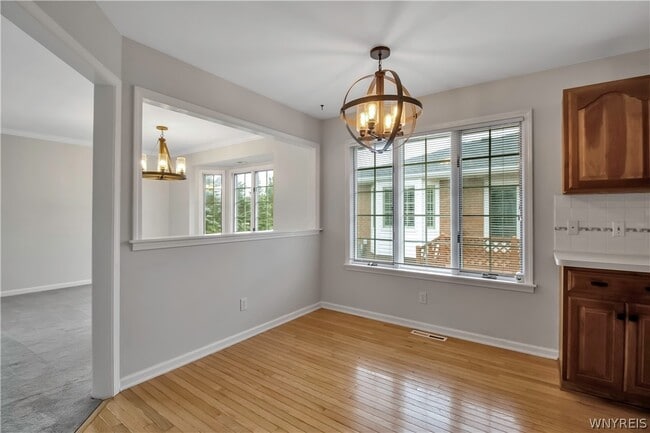 Building Photo - 6 St Charles Ct