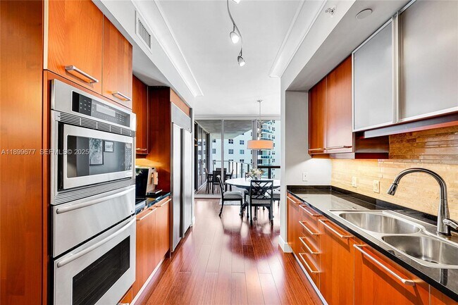 Building Photo - 3101 S Ocean Dr