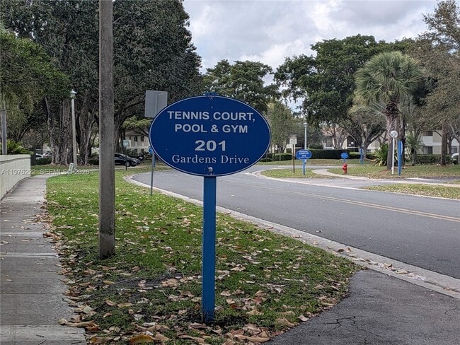 Building Photo - 108 Gardens Dr