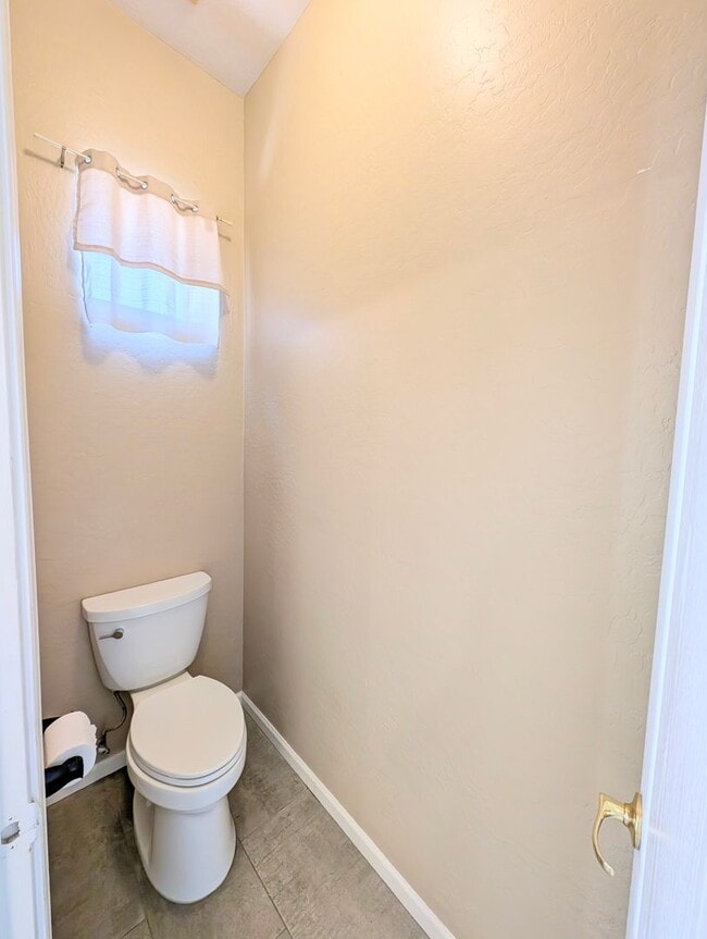 Building Photo - AVAILABLE NOW IN HIGLEY GROVES!!!!