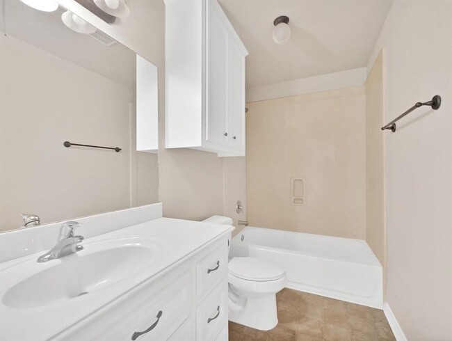Building Photo - 130 Bolero Way