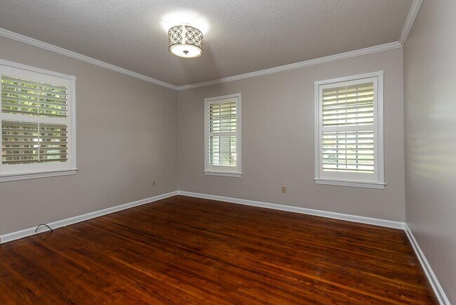 Building Photo - 1539 Brookside Dr