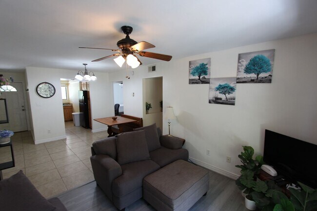 Building Photo - Furnished 2-Bed Condo in University Heights | Private Balcony & Covered Parking