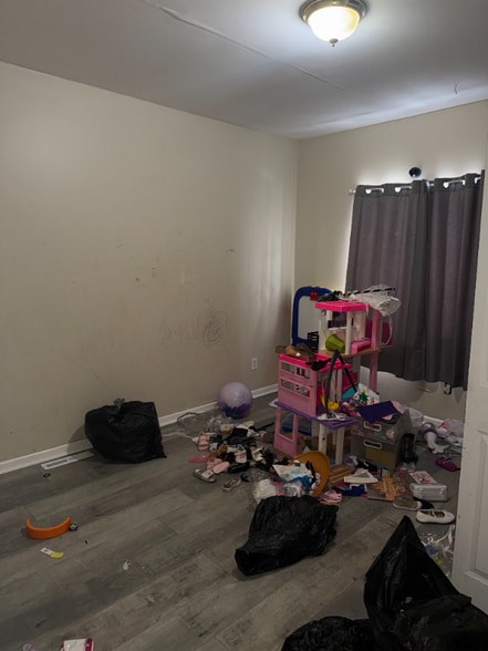 Building Photo - 1309 Barney Ave