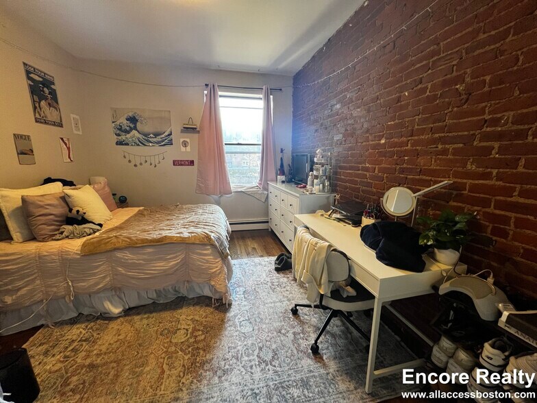 Building Photo - 15 Stearns Rd