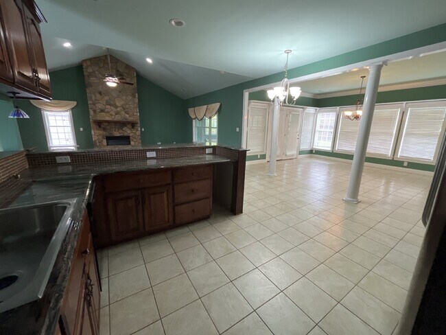 Building Photo - "Charming Kernersville Retreat: Spacious 4-Bed Gem with Granite Touches & Cozy Fireplace"