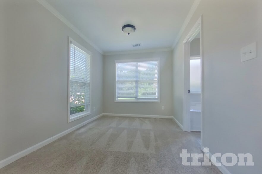 Building Photo - 104 Logan Creek Ct