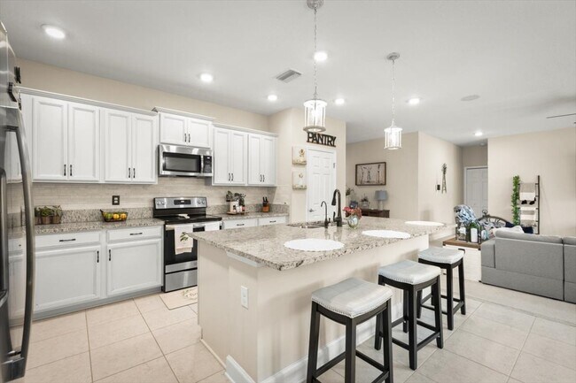 Building Photo - 5624 Lily Hill Ct
